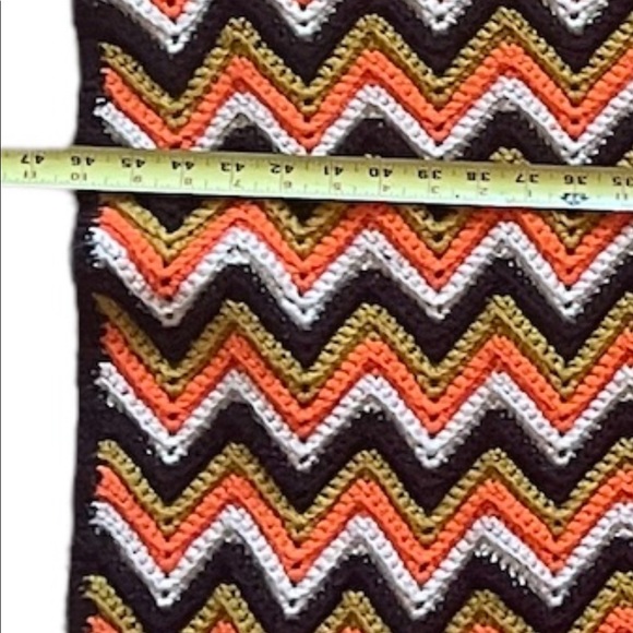 Zigzag vintage handmade throw blanket - Picture 8 of 9